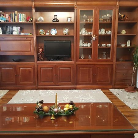 Garsoniera Mihaela Apartamento Petroşani Exterior foto